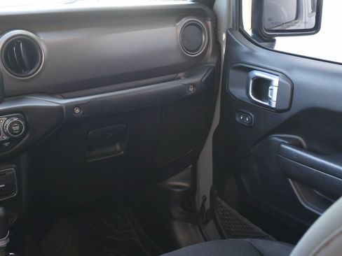 Used 2023 Jeep Gladiator Sport AWD/4WD image 15