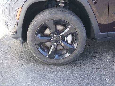 Used 2023 Jeep Grand Cherokee L Limited w/ Black Appearance Package image 6