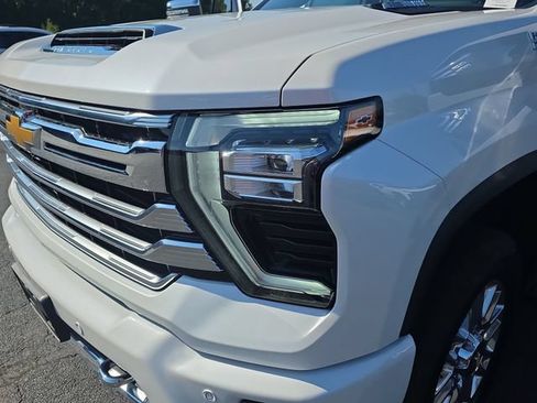 Used 2025 Chevrolet Silverado 2500 High Country w/ High Country Premium Package AWD/4WD image 33