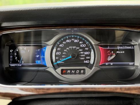 Used 2013 Ford Taurus Limited FWD image 28