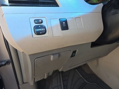 Used 2012 Toyota Sienna LE w/ Towing Pkg FWD image 18