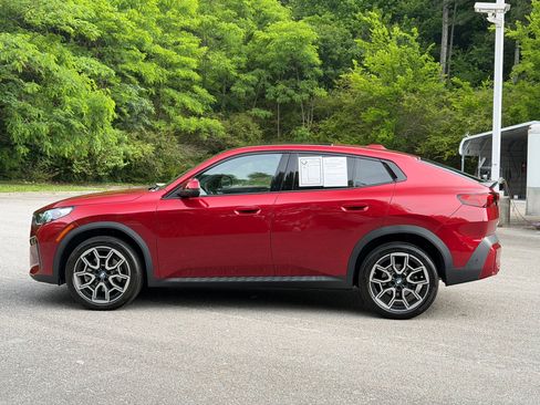 Used 2025 BMW X2 xDrive28i w/ Premium Package AWD/4WD image 2
