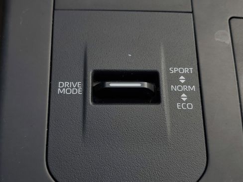 Certified 2023 Toyota Highlander XLE image 29