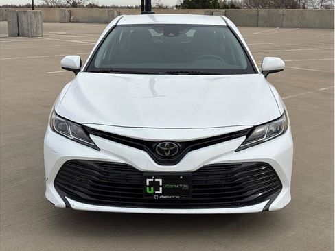 Used 2019 Toyota Camry LE image 2