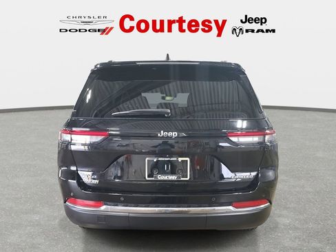 Used 2023 Jeep Grand Cherokee Limited image 6