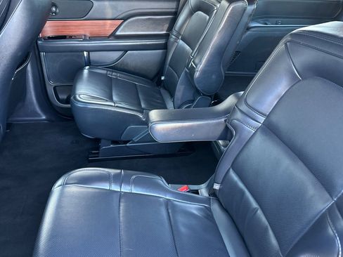 Used 2024 Lincoln Navigator Premiere AWD/4WD image 11