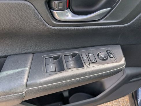 Used 2023 Honda CR-V EX image 9