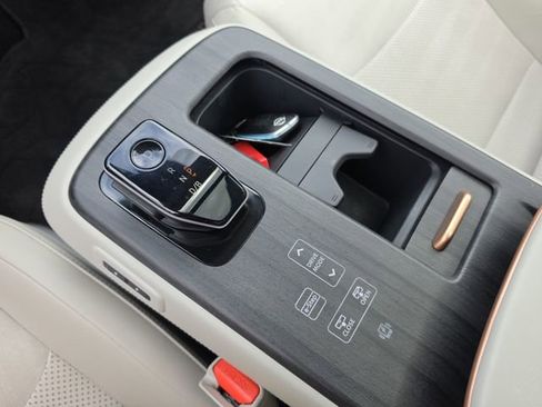 Used 2024 Nissan Ariya AWD image 22
