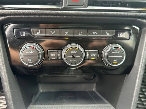 Used 2024 Volkswagen Taos SE FWD image 20