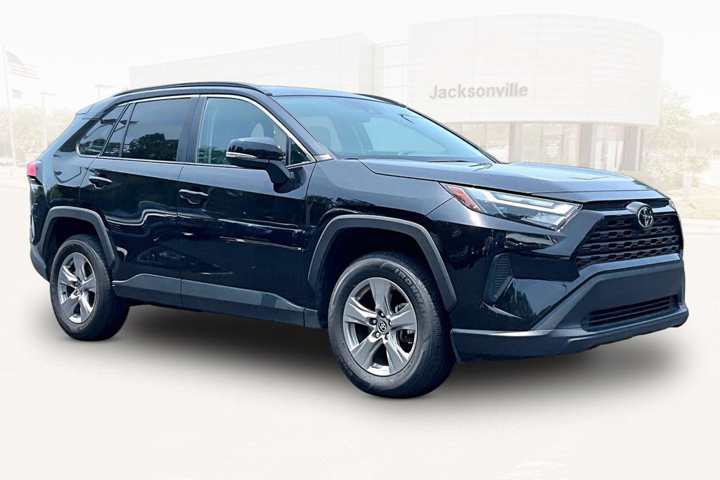 Used 2025 Toyota RAV4 XLE AWD/4WD image 3
