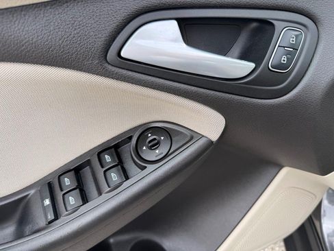 Used 2017 Ford Focus SE FWD image 32