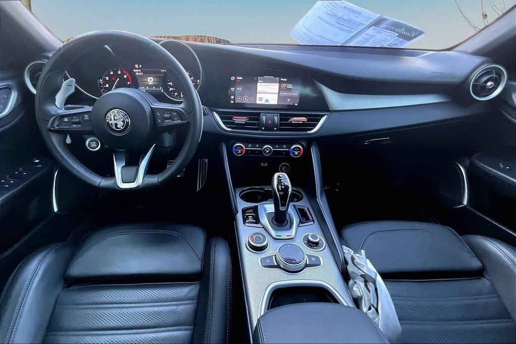 Used 2023 Alfa Romeo Giulia Veloce RWD image 16