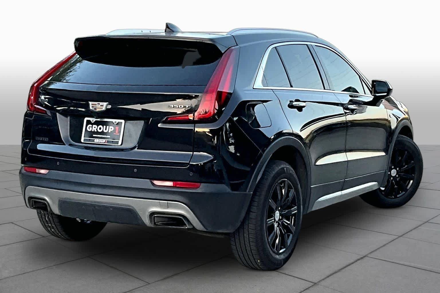 Used 2020 Cadillac XT4 Premium Luxury w/ Cold Weather Package FWD image 12