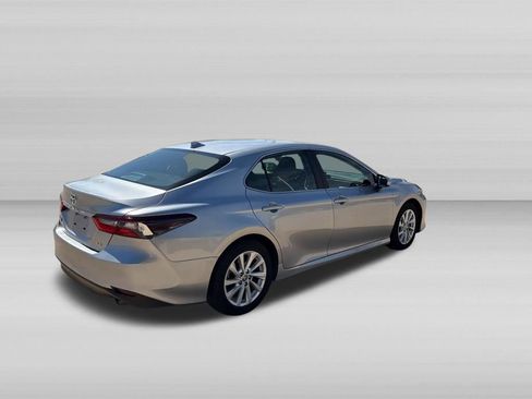 Used 2024 Toyota Camry LE FWD image 5