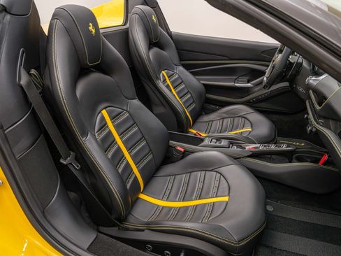 Certified 2022 Ferrari F8 Tributo RWD image 30