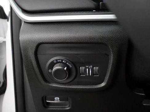 Used 2023 Jeep Grand Cherokee Altitude AWD/4WD image 41