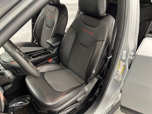 Used 2024 Jeep Compass Trailhawk image 9