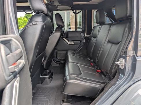 Used 2016 Jeep Wrangler Unlimited Sahara w/ Connectivity Group AWD/4WD image 15