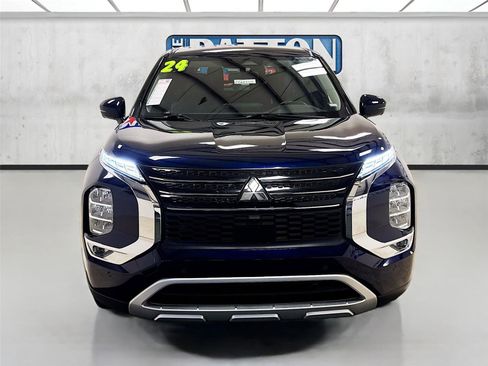 Used 2024 Mitsubishi Outlander FWD image 2