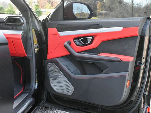 Used 2020 Lamborghini Urus image 28