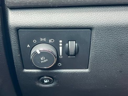 Used 2018 Jeep Grand Cherokee Altitude AWD/4WD image 18