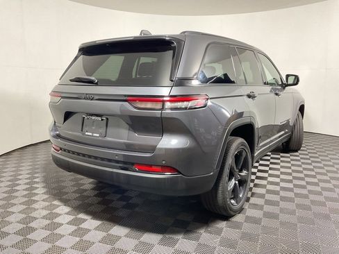 Used 2023 Jeep Grand Cherokee Altitude AWD/4WD image 18