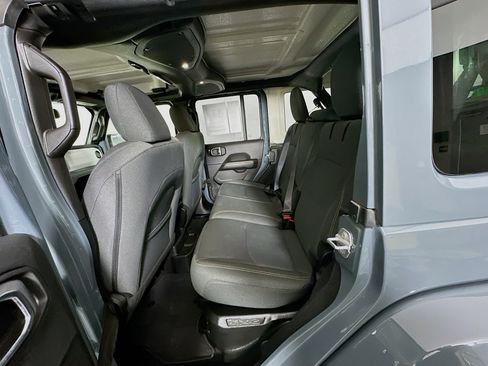 Used 2025 Jeep Wrangler Sahara image 25