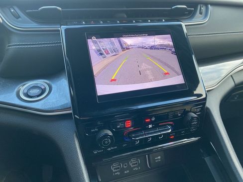 Used 2023 Jeep Grand Cherokee L Altitude image 15