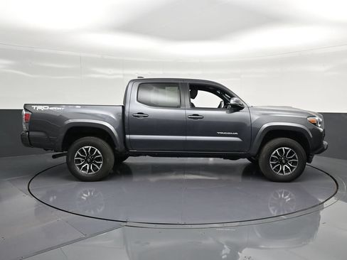 Used 2022 Toyota Tacoma TRD Sport w/ Technology Package RWD image 4