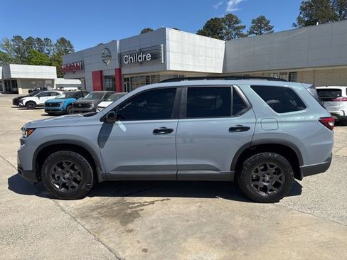 Used 2024 Honda Pilot TrailSport image 1