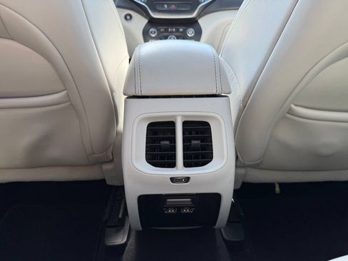 Used 2020 Jeep Cherokee Latitude Plus FWD image 25