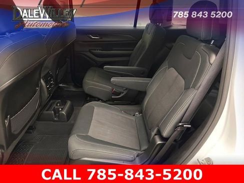 Used 2024 Jeep Grand Cherokee L Laredo image 17