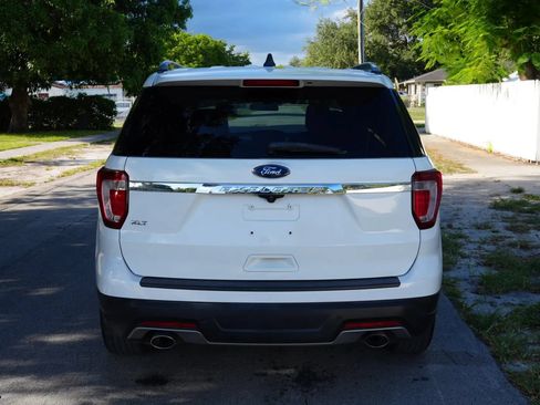 Used 2018 Ford Explorer XLT FWD image 7