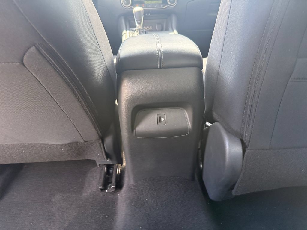Used 2025 Nissan Sentra SV FWD image 28