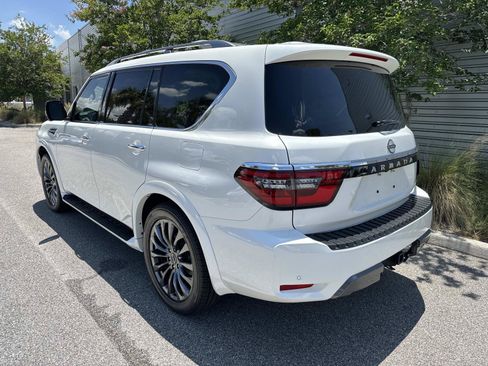 Used 2022 Nissan Armada Platinum w/ Captain's Chairs Package RWD image 3