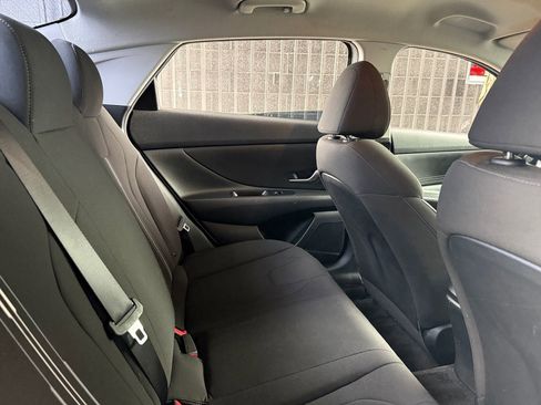 Used 2022 Hyundai Elantra Blue image 16