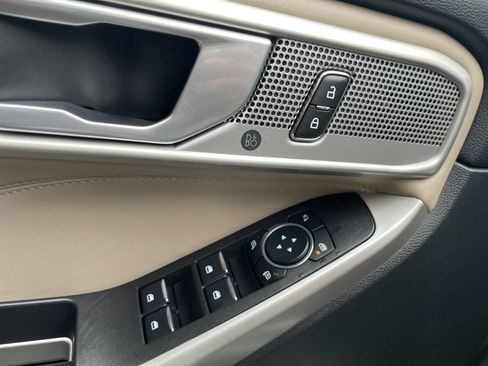 Used 2023 Ford Explorer Limited image 10