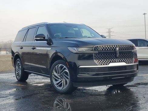 New 2026 Lincoln Navigator Reserve image 1