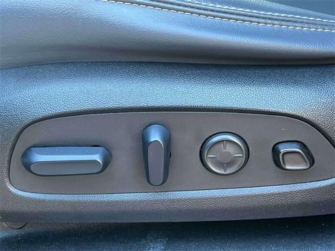 Used 2024 Buick Enclave Premium image 20