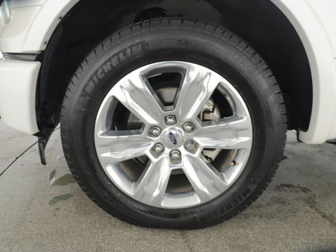 Used 2017 Ford F150 Platinum w/ Equipment Group 701A Luxury image 9