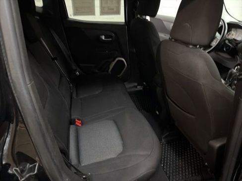 Used 2017 Jeep Renegade Latitude w/ Popular Equipment Group image 22