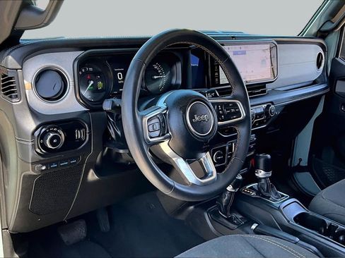 Used 2024 Jeep Wrangler Unlimited Sahara AWD/4WD image 17