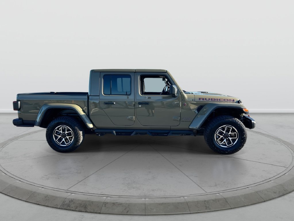 Used 2025 Jeep Gladiator Rubicon w/ Convenience Group AWD/4WD image 9