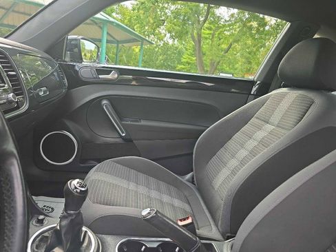 Used 2012 Volkswagen Beetle 2.0T image 12