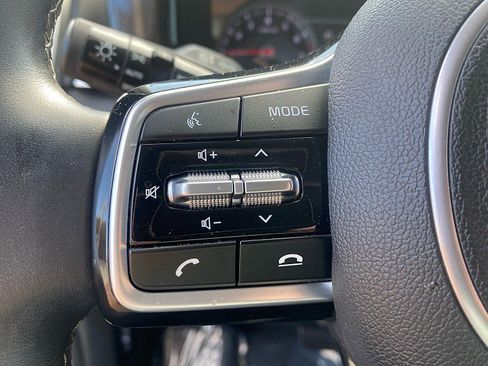 Used 2022 Kia Sorento EX w/ Panoramic Sunroof Package image 18