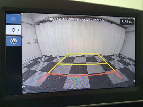 Used 2025 Hyundai Elantra SE FWD image 29