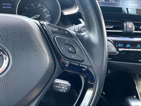 Used 2019 Toyota C-HR XLE FWD image 24