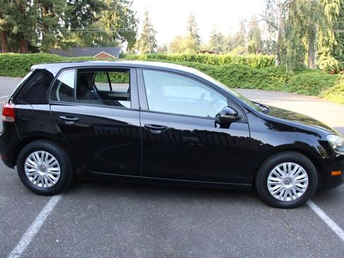 Used 2012 Volkswagen Golf 4-Door FWD image 11