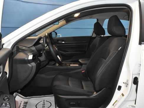 Certified 2025 Nissan Altima 2.5 SV FWD image 6