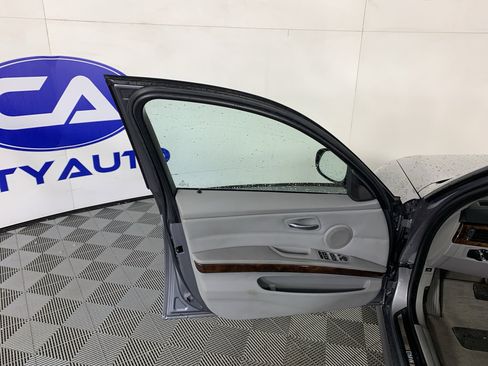 Used 2009 BMW 328i xDrive Sedan AWD/4WD image 14
